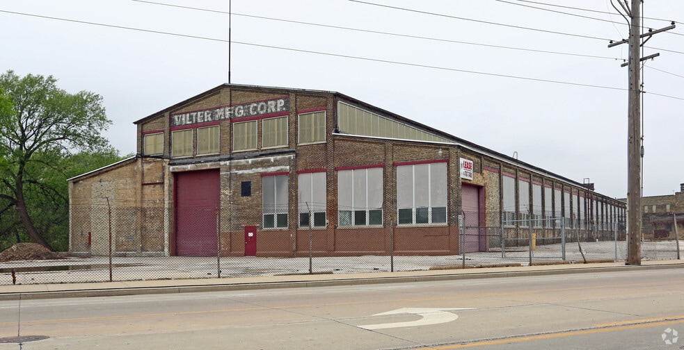 2217 S 1st St, Milwaukee, WI for lease - Building Photo - Image 2 of 3