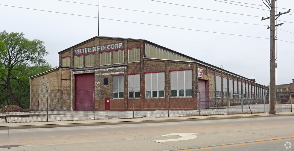 2217 S 1st St, Milwaukee, WI à louer - Photo du bâtiment - Image 2 de 3