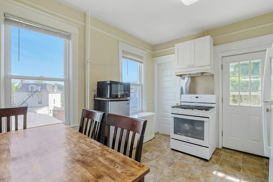 3 Linden Pl, Tarrytown, NY à vendre - Photo du bâtiment - Image 3 de 28