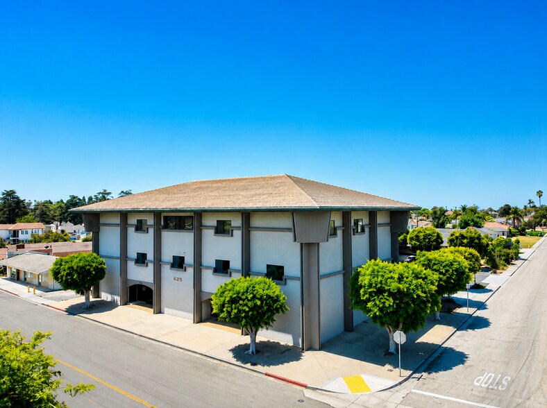 625 N A St, Oxnard, CA à vendre - Photo du bâtiment - Image 1 de 20