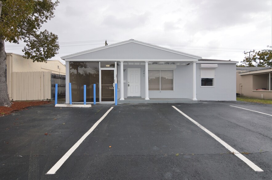 241 E Commercial Blvd, Fort Lauderdale, FL for sale - Building Photo - Image 1 of 1