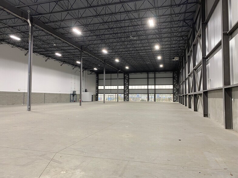 3723 Roper Rd NW, Edmonton, AB for sale - Interior Photo - Image 1 of 1