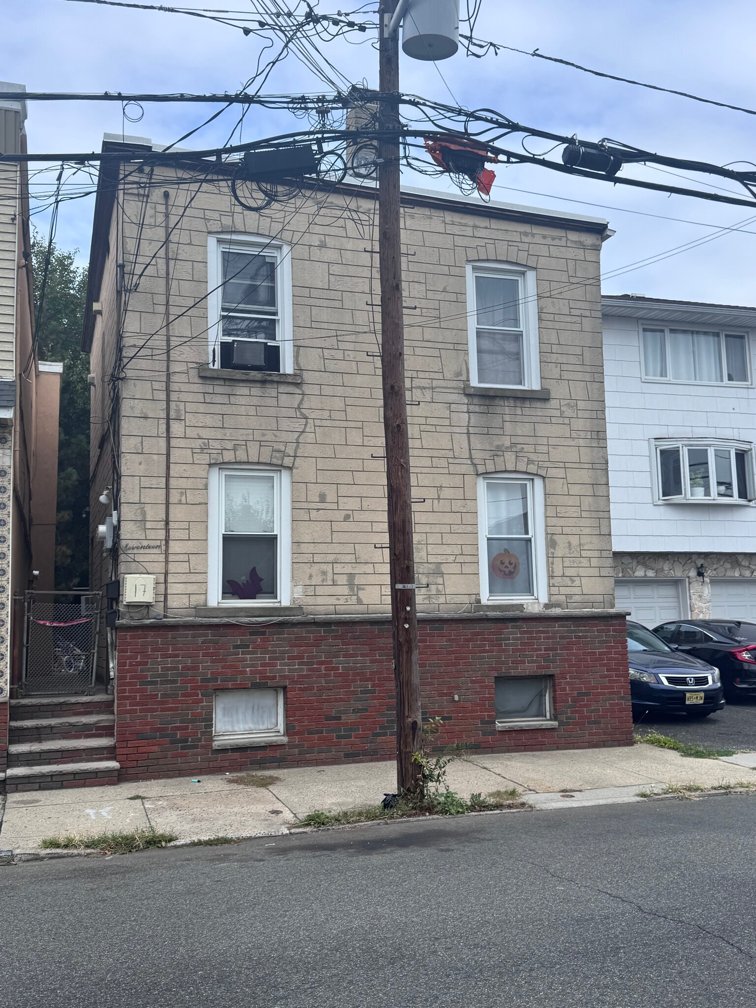 17 Green Ct, Lodi, NJ for sale Primary Photo- Image 1 of 22