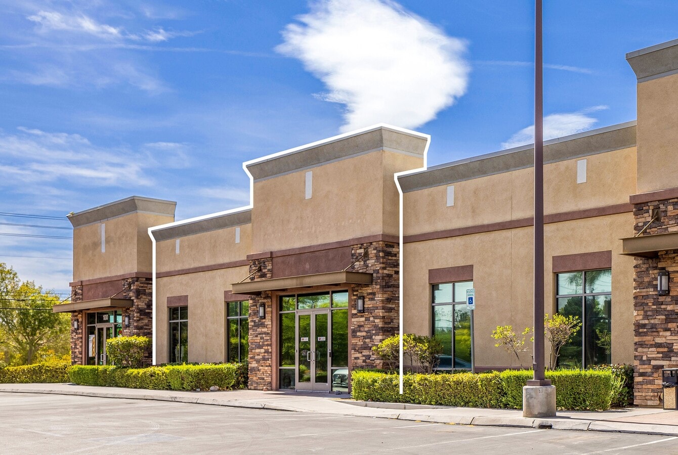 6889 S Eastern Ave, Las Vegas, NV 89119 - Unité B -  - Photo intérieure - Image 1 of 2