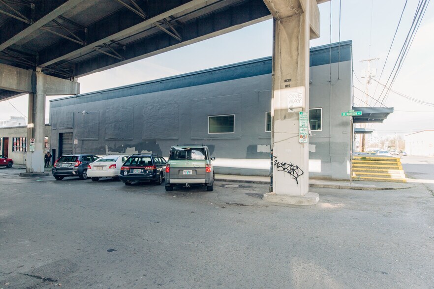 221-239 SE Madison St, Portland, OR à louer - Photo du bâtiment - Image 2 de 14