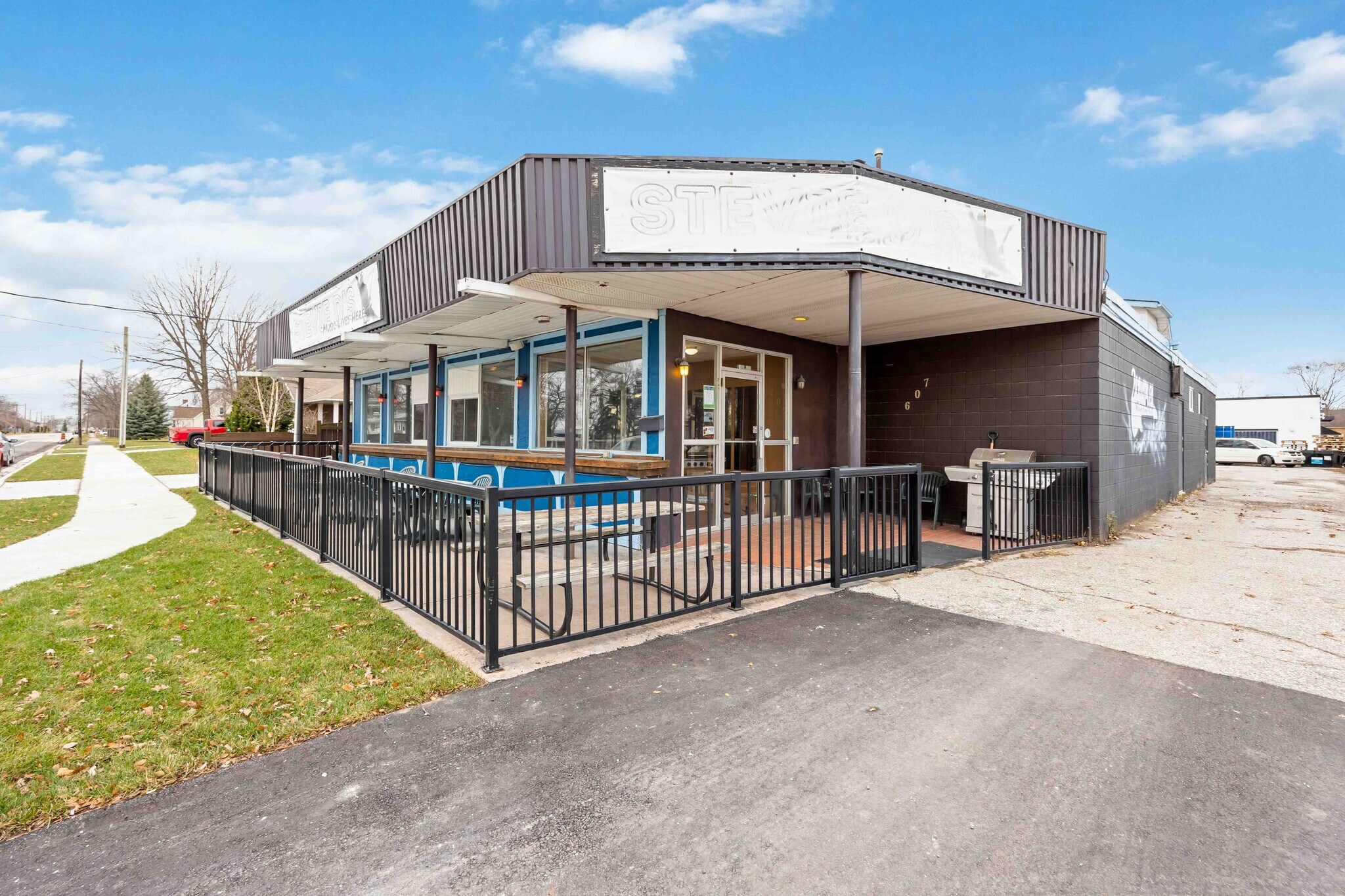 607 St Clair St, Point Edward, ON à vendre Photo principale- Image 1 de 1