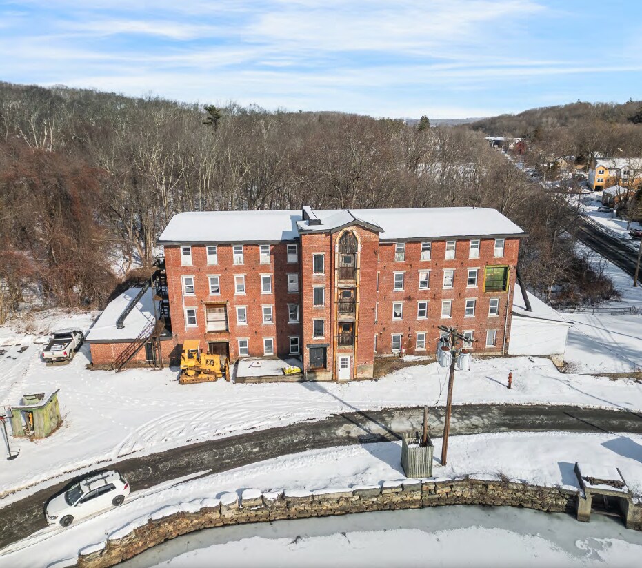 190 W Main St, Millbury, MA à vendre Photo du bâtiment- Image 1 de 8