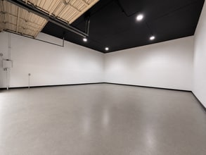 2180 NW 18th Ave, Pompano Beach, FL for lease Interior Photo- Image 2 of 3