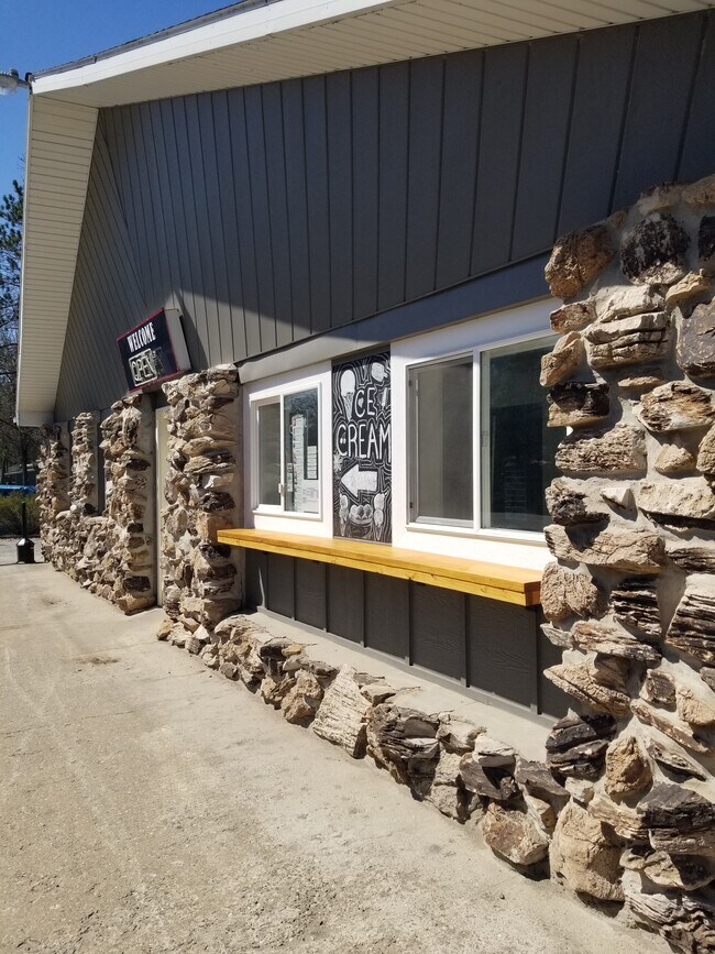 More details for 1951 Indian Lake Rd, National City, MI - Retail for Sale