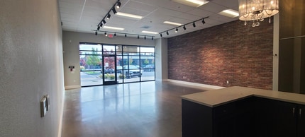 10706 NW Lakeshore Ave, Vancouver, WA for lease Interior Photo- Image 2 of 4