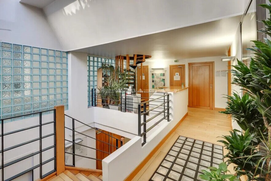 Office in Levallois-Perret for lease - Building Photo - Image 2 of 12