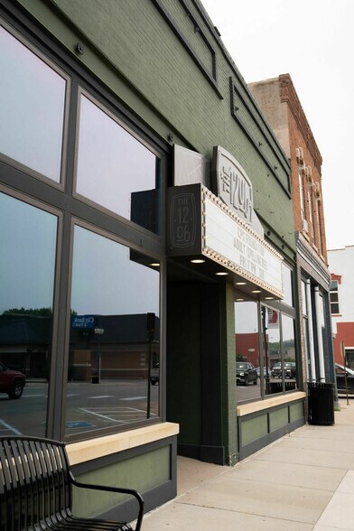 1206 Main Ave, Crete, NE à vendre - Photo du bâtiment - Image 2 de 9