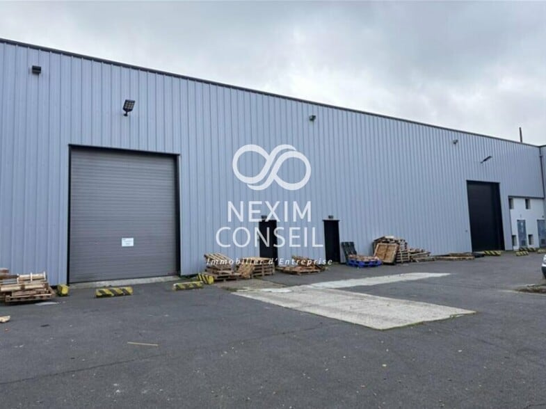 Industrial in Villeneuve-la-Garenne for lease - Building Photo - Image 2 of 2