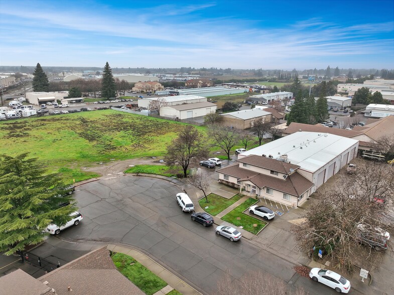 1633 Starr Dr, Yuba City, CA for lease - Building Photo - Image 2 of 18