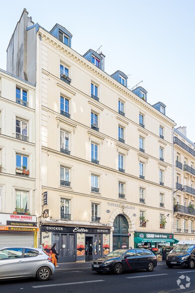 148 Rue Du Faubourg Saint-Denis, Paris for lease - Primary Photo - Image 1 of 9