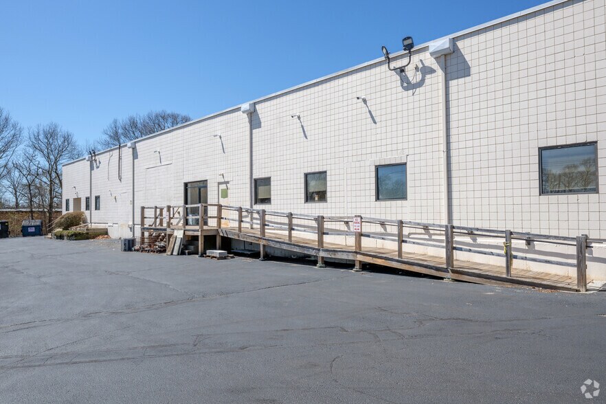 88 Boyd Ave, East Providence, RI à louer - Photo du bâtiment - Image 2 de 4