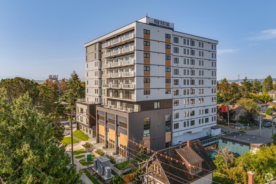 612 Constance Av, Esquimalt, BC à louer - Photo du bâtiment - Image 2 de 34