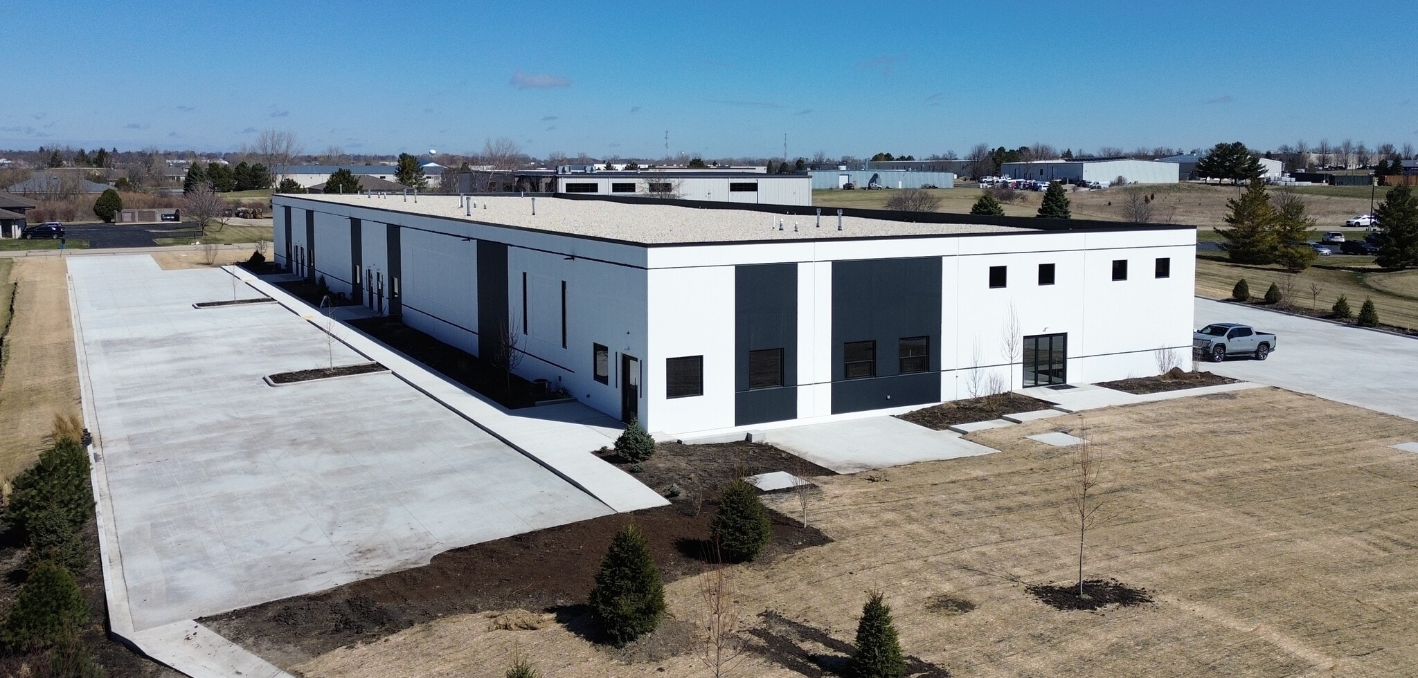 205 E Morrissey Dr, Elkhorn, WI for lease Primary Photo- Image 1 of 12