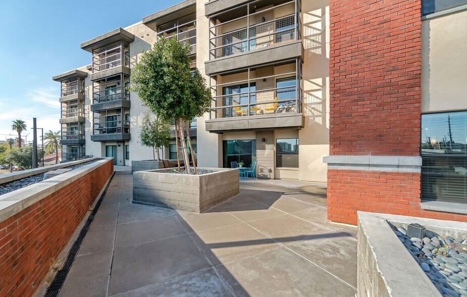 888 N 1st Ave, Phoenix, AZ à louer - Photo du bâtiment - Image 3 de 10