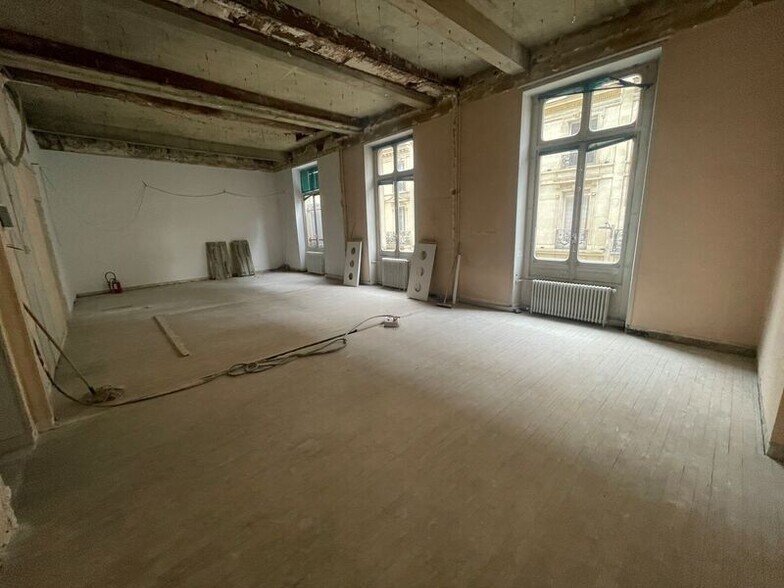 122 Rue De Provence, Paris à louer - Photo du bâtiment - Image 2 de 17