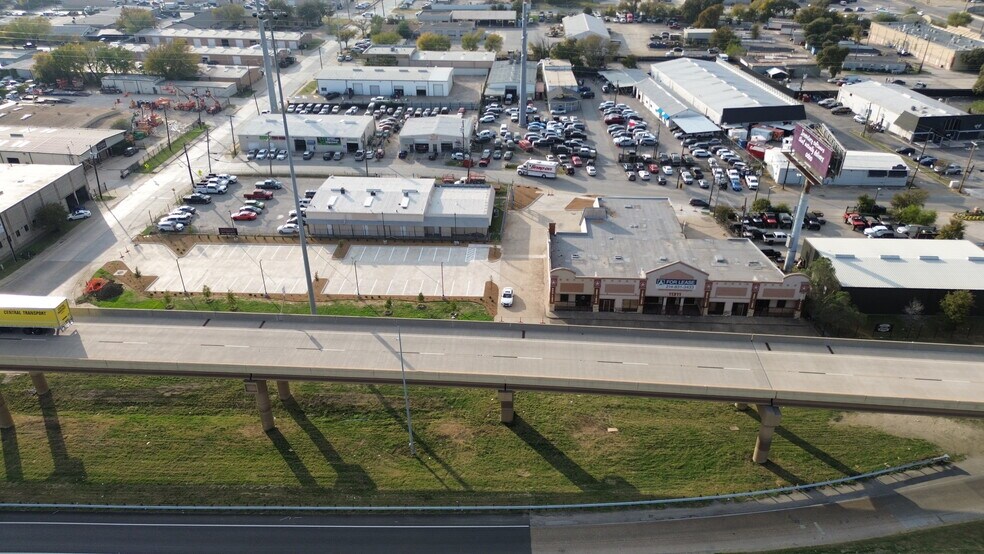 11311 N Stemmons Fwy, Dallas, TX à louer - Photo du bâtiment - Image 3 de 8