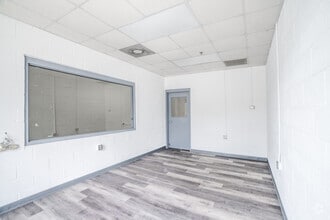 963 N Burnt Hickory Rd, Douglasville, GA for lease Interior Photo- Image 2 of 10