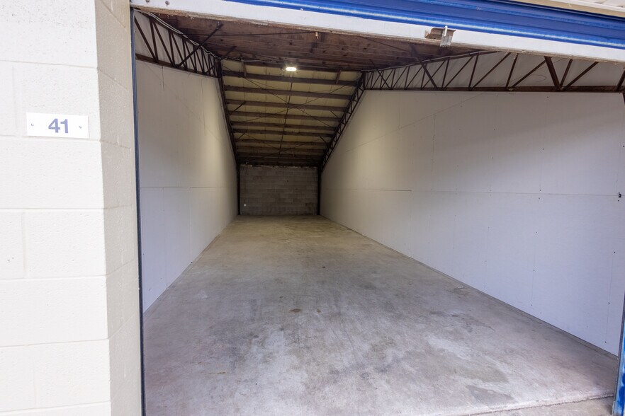 3056 US-80, Pearl, MS à louer - Photo du bâtiment - Image 2 de 5