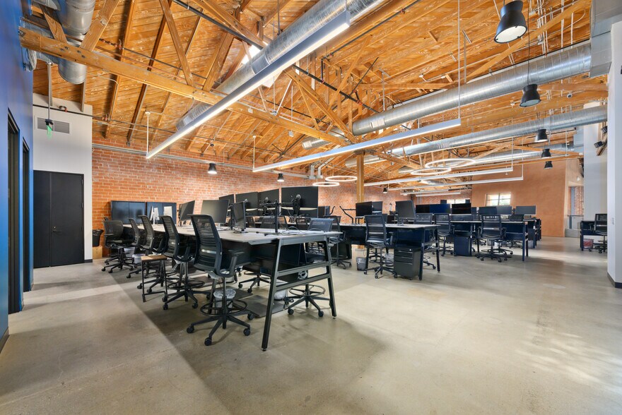2223-2229 S Carmelina Ave, Los Angeles, CA à louer - Photo du bâtiment - Image 3 de 16