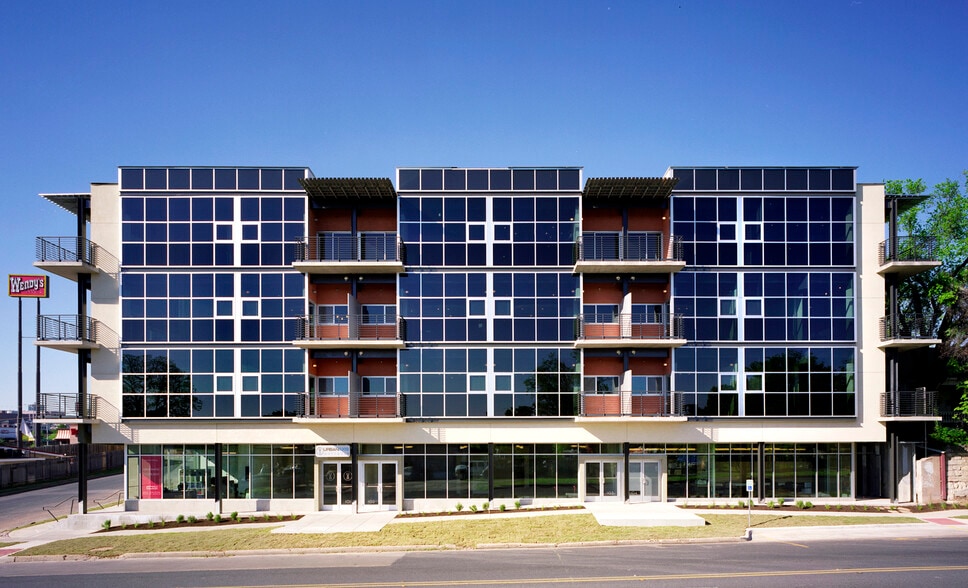 900 E 6th St, Austin, TX à louer - Photo du bâtiment - Image 3 de 8