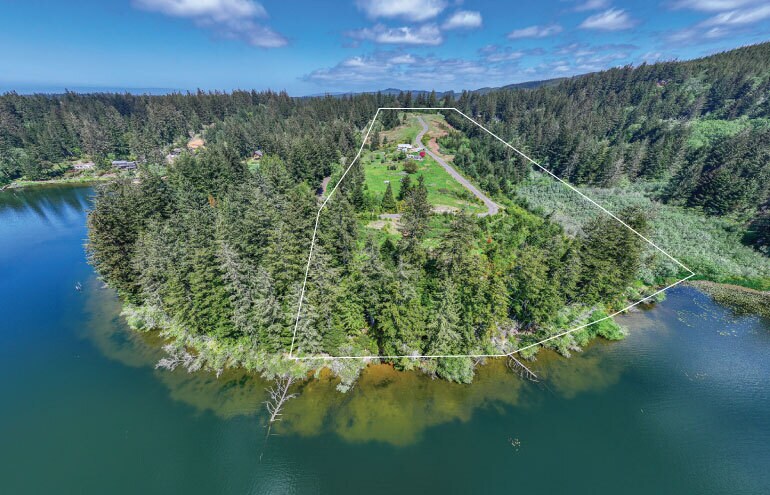 83615 Clear Lake Rd, Florence, OR à vendre Photo du bâtiment- Image 1 de 8