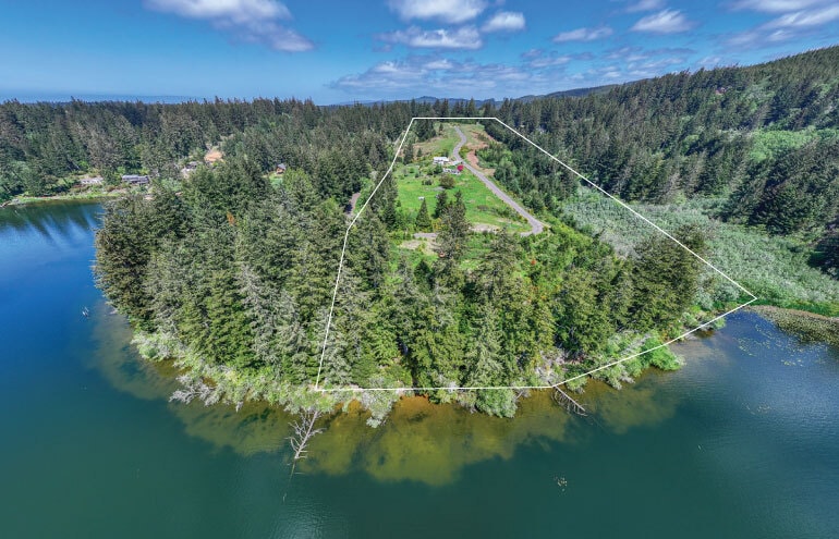 83615 Clear Lake Rd, Florence, OR à vendre Photo du bâtiment- Image 1 de 8