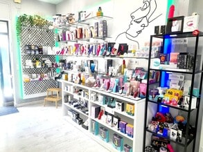 Retail in Madrid, Madrid for lease Interior Photo- Image 2 of 6