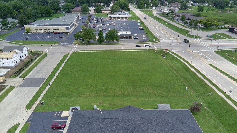 Arthur Drive, Milton, WI à vendre - Photo du bâtiment - Image 2 de 5