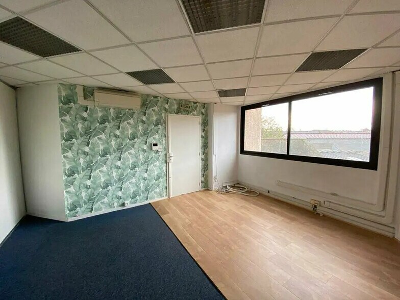 18 Place Roguet, Toulouse à louer - Photo du bâtiment - Image 2 de 6