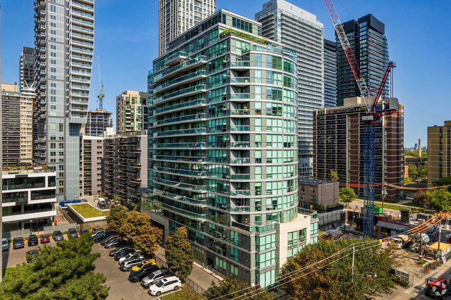 150 Roehampton Ave, Toronto, ON à vendre - Photo principale - Image 1 de 22