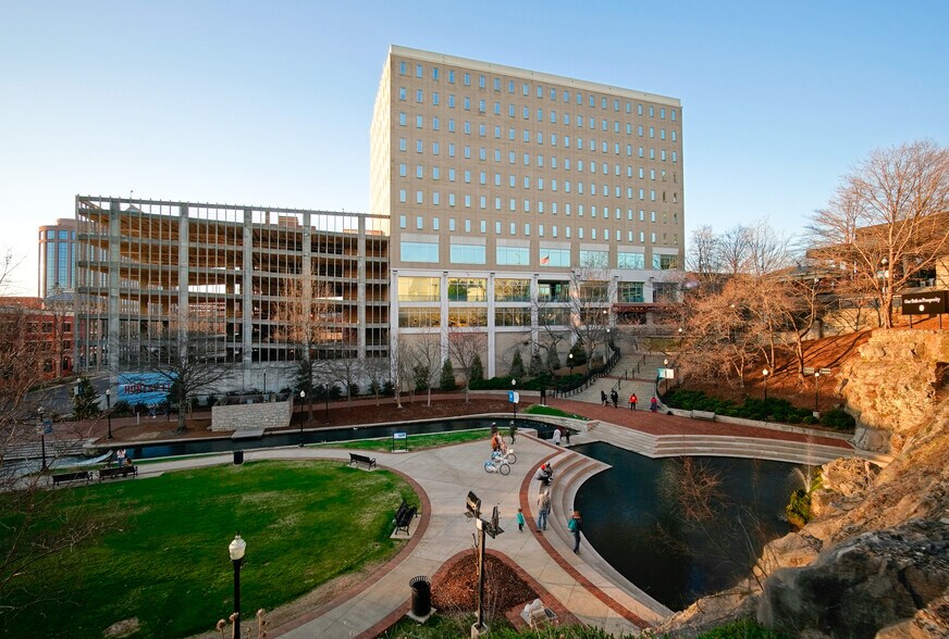 200 Westside Sq, Huntsville, AL à louer - Photo du bâtiment - Image 3 de 10