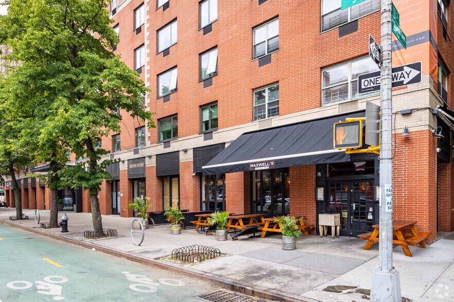 1325 Fifth Ave, New York, NY à vendre - Photo du bâtiment - Image 2 de 7