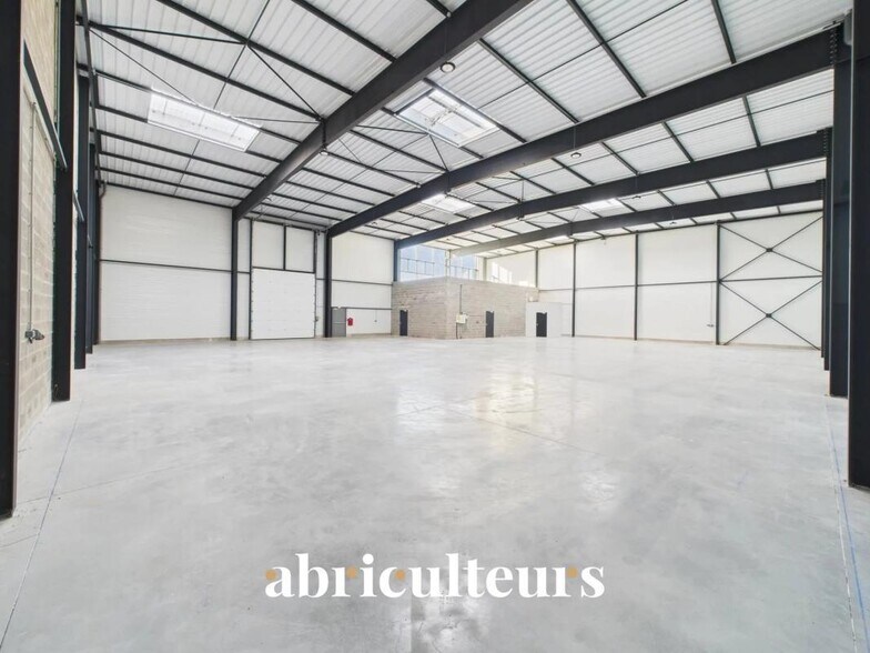 Industrial in Chartres for sale - Building Photo - Image 1 of 4