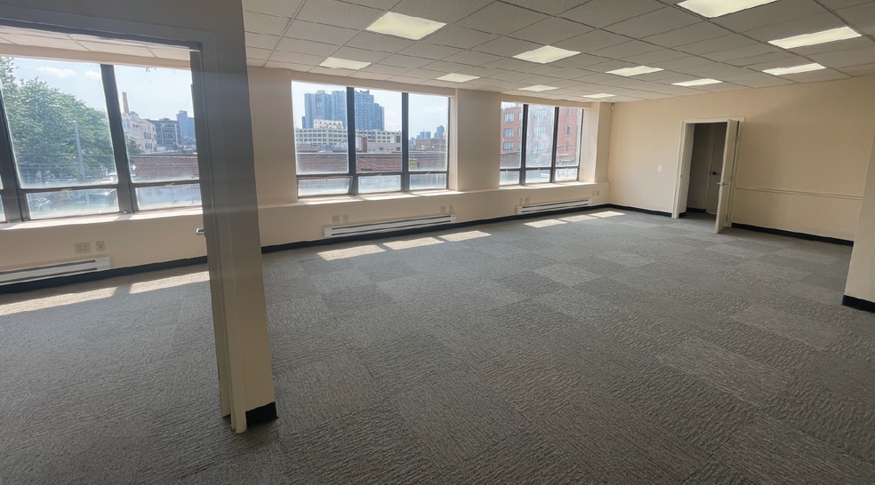 9-17 43rd Ave, Long Island City, NY for lease - Interior Photo - Image 2 of 5
