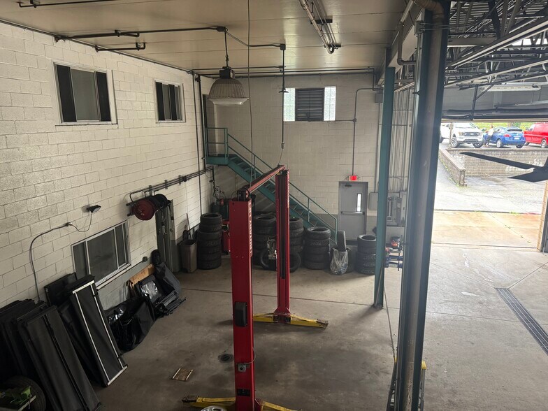 1101 Lincoln Hwy, North Versailles, PA à vendre - Photo du bâtiment - Image 2 de 26