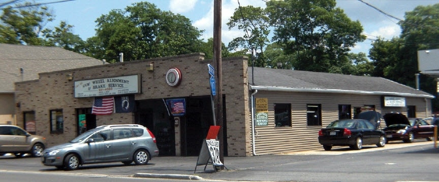 1 East Main St and 7 Carleton Ave portfolio of 2 properties for sale on LoopNet.ca - Primary Photo - Image 2 of 2