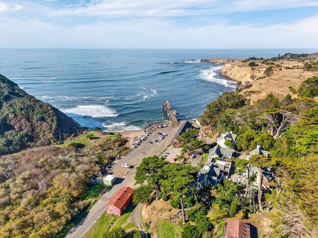 Plus de détails pour 785 Port Rd, Point Arena, CA - Services hôteliers à vendre