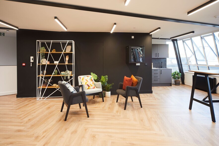 1 Earlham St, Londres à louer - Photo du bâtiment - Image 3 de 7