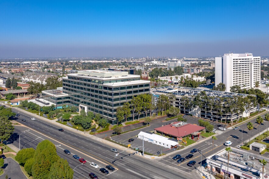 21250 hawthorne Blvd, Torrance, CA à louer - Photo du bâtiment - Image 2 de 5