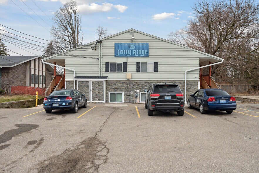 645 E Jolly Rd, Lansing, MI à vendre - Photo du bâtiment - Image 3 de 20