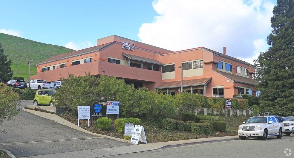 2001 Omega Rd, San Ramon, CA à louer - Photo du bâtiment - Image 2 de 3