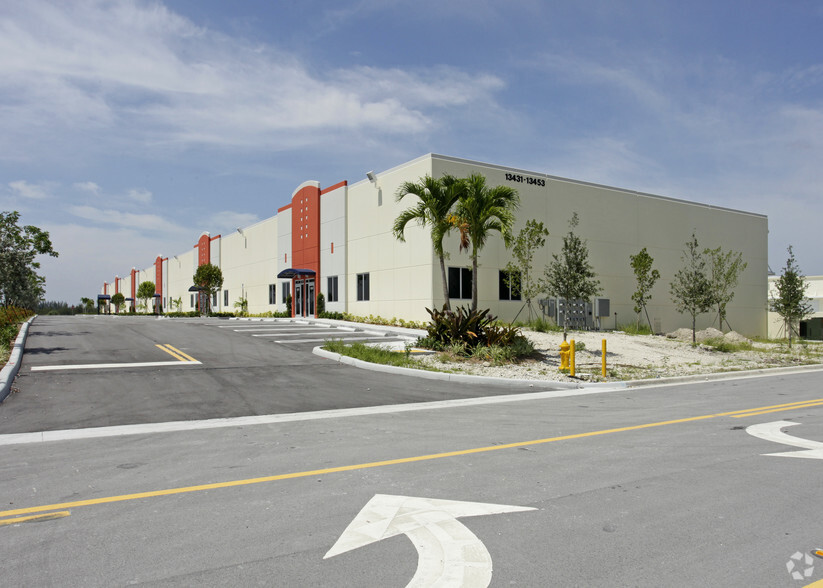 13431-13453 NW 19th Ln, Miami, FL for lease - Building Photo - Image 3 of 26