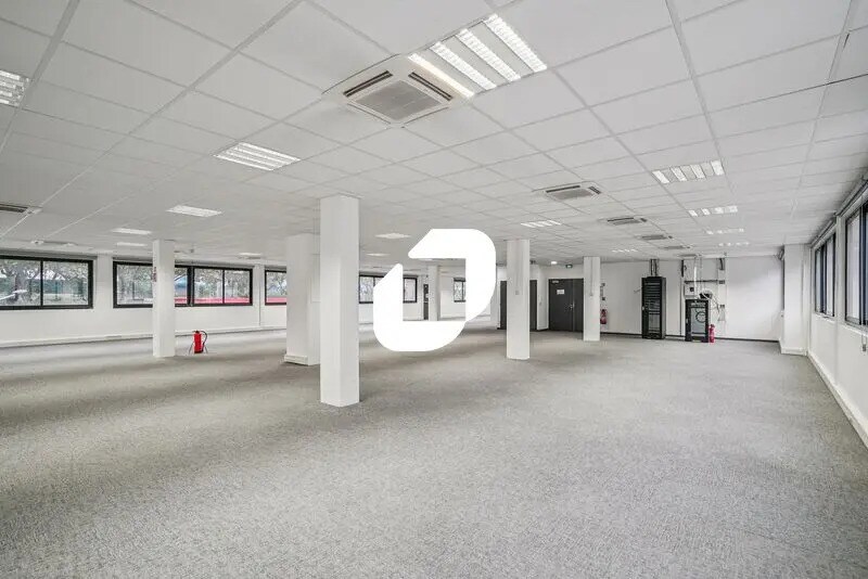 Office in Villeurbanne for lease Interior Photo- Image 1 of 15