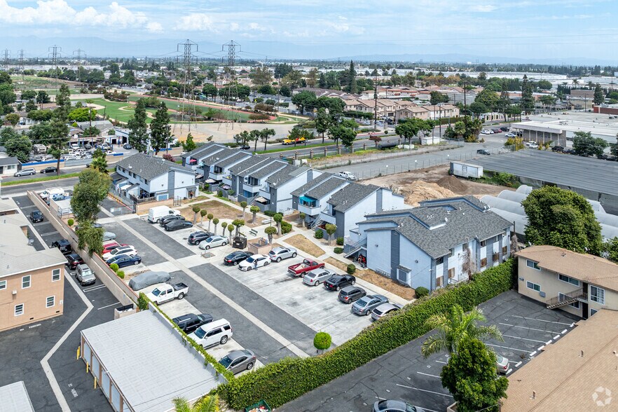 7124 Somerset Blvd, Paramount, CA à vendre - Aérien - Image 3 de 8