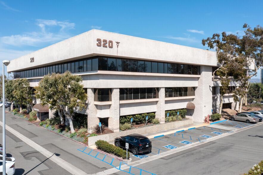 320 Superior Ave, Newport Beach, CA for lease - Building Photo - Image 1 of 5